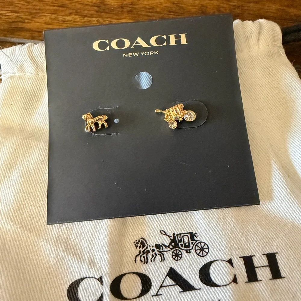 ✨NWT - Coach Horse & Carriage Stud Earrings✨ - Picture 4 of 5
